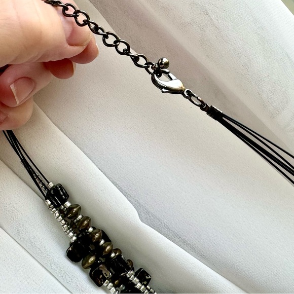 Necklace, 5 strand layered wire, shell bead black, gray, silver jewelry - Picture 8 of 11
